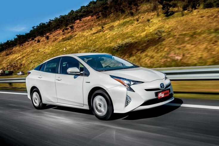 Обзор автомобиля Toyota Prius