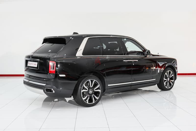 WARRANTY AVAILABLE || Rolls-Royce Cullinan 2021 Black-Black New
