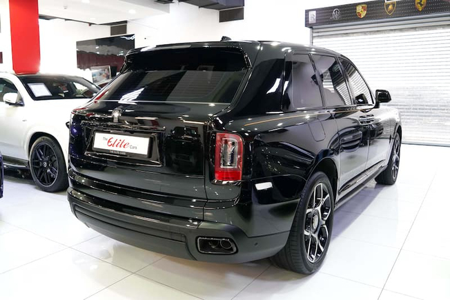 2021 CULLINAN BLACK BADGE-BESPOKE-STARLIGHT-INDIVIDUAL SEATS-CURTAINS