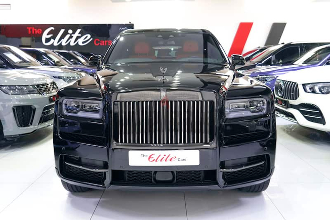 2021 CULLINAN BLACK BADGE-BESPOKE-STARLIGHT-INDIVIDUAL SEATS-CURTAINS