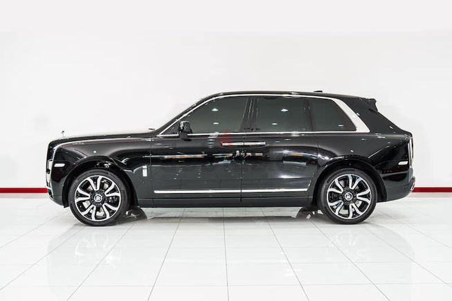 WARRANTY + SERVICE TIL MARCH 2023 || GCC CAR Rolls Royce Cullinan 2020 Black-Red+Black 24,000 KM