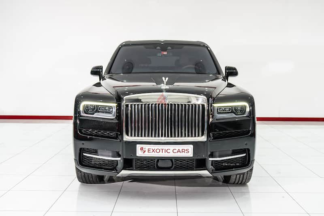 WARRANTY + SERVICE TIL MARCH 2023 || GCC CAR Rolls Royce Cullinan 2020 Black-Red+Black 24,000 KM