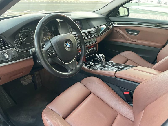 2011 BMW 528i - ORIGINAL PAINT - GCC SPECS - SINGLE OWNER - ACCIDENT FREE - GOOD CONDITION -