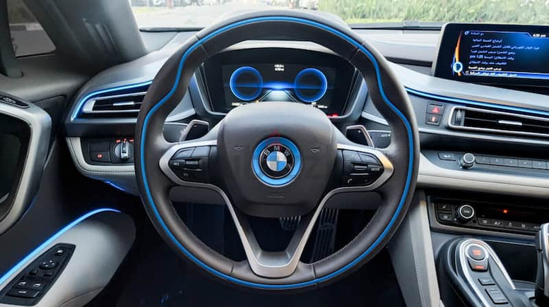 BMW - I 8 - E DRIVE - 2016 MODEL - GCC SPECS - WITH A LOW MILEAGE OF 29,000 KM ONLY - SINGLE OWNER