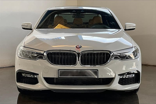 AED 3,276/Month // 2019 BMW 540i M Sport Sedan // Ref # 1161523