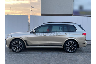 BMW X7 50i Exclusive with M Package. Showroom condition