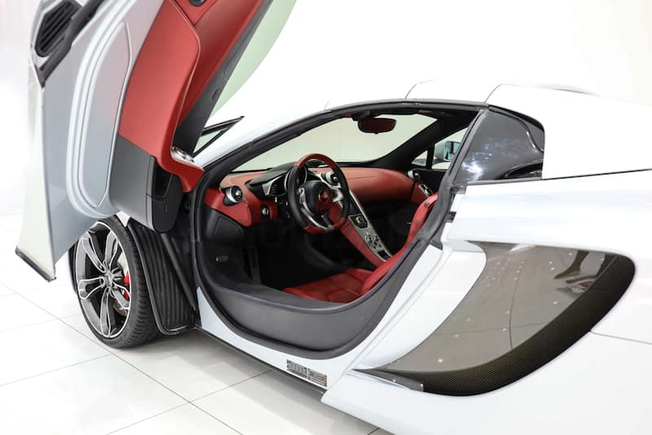 McLaren MP4-12C Spyder 2012 Silver-Red 18,000 KM