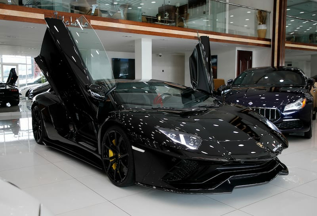 LAMBORGHINI AVENTADOR S LP-700 2018 - GCC - UNDER WARRANTY - NEW CONDITION