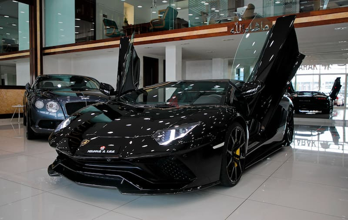 LAMBORGHINI AVENTADOR S LP-700 2018 - GCC - UNDER WARRANTY - NEW CONDITION