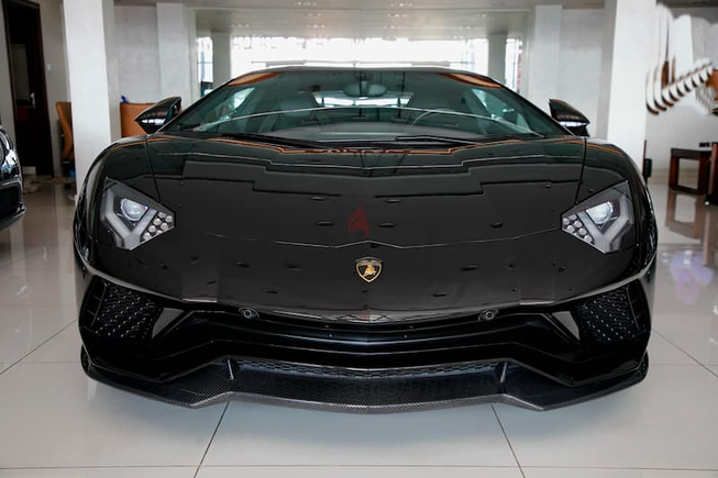 LAMBORGHINI AVENTADOR S LP-700 2018 - GCC - UNDER WARRANTY - NEW CONDITION