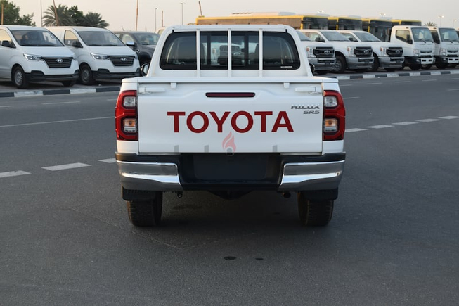 Brand New Toyota Hilux HLX24-LV6 2.4L M/T Diesel | White / Black 2022 | For Export Only