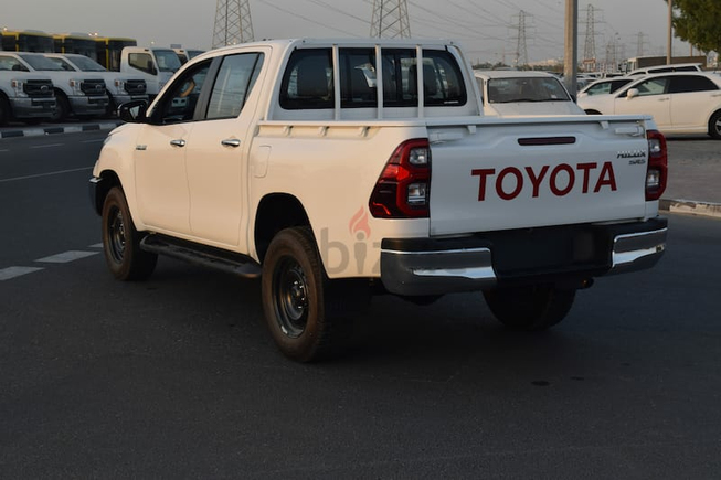 Brand New Toyota Hilux HLX24-LV6 2.4L M/T Diesel | White / Black 2022 | For Export Only