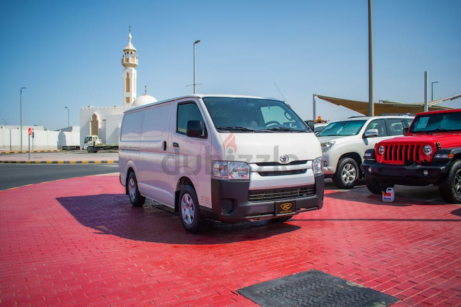 2018 | TOYOTA HIACE | STD-ROOF DELIVERY VAN | 3-STR 5-DOORS | GCC | VERY WELL-MAINTAINED | T21371