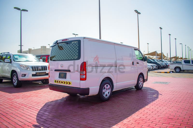 2018 | TOYOTA HIACE | STD-ROOF DELIVERY VAN | 3-STR 5-DOORS | GCC | VERY WELL-MAINTAINED | T21371