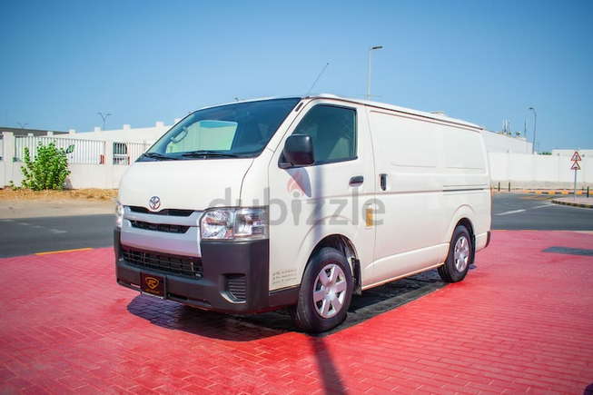 2018 | TOYOTA HIACE | STD-ROOF DELIVERY VAN | 3-STR 5-DOORS | GCC | VERY WELL-MAINTAINED | T21371