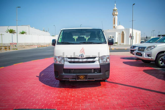 2018 | TOYOTA HIACE | STD-ROOF DELIVERY VAN | 3-STR 5-DOORS | GCC | VERY WELL-MAINTAINED | T21371