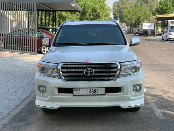 TOYOTA LAND CRUISER 2009 //VXR// GCC //V8//FULL OPTIONS //SUNROOF//HAVE FRIDGE//4*4