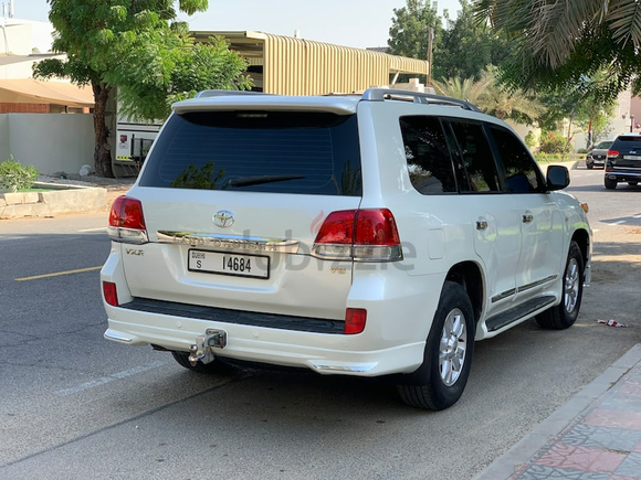 TOYOTA LAND CRUISER 2009 //VXR// GCC //V8//FULL OPTIONS //SUNROOF//HAVE FRIDGE//4*4