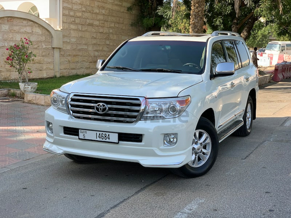 TOYOTA LAND CRUISER 2009 //VXR// GCC //V8//FULL OPTIONS //SUNROOF//HAVE FRIDGE//4*4