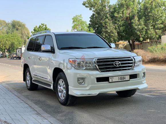 TOYOTA LAND CRUISER 2009 //VXR// GCC //V8//FULL OPTIONS //SUNROOF//HAVE FRIDGE//4*4