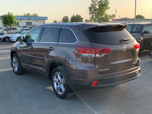 2018 TOYOTA HIGHLANDER LIMITED 4x4 IMPORTED FROM USA VERY CLEAN CAR INSIDE AND OUT SIDE
