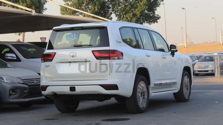 Toyota Landcruiser 3.3L GXR Diesel without Leather seats 2022 model available only for export