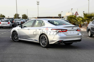 2022 Toyota Camry 2.5L Hybrid GLE - Export Only
