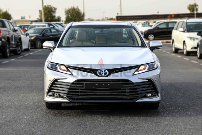 2022 Toyota Camry 2.5L Hybrid GLE - Export Only