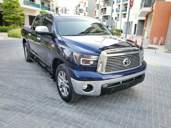 TOYOTA TUNDRA 2011 V8 5.7 IN EXCELLENT CONDITION