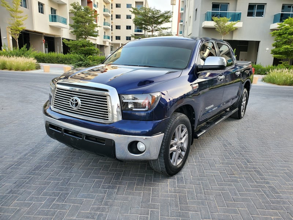 TOYOTA TUNDRA 2011 V8 5.7 IN EXCELLENT CONDITION