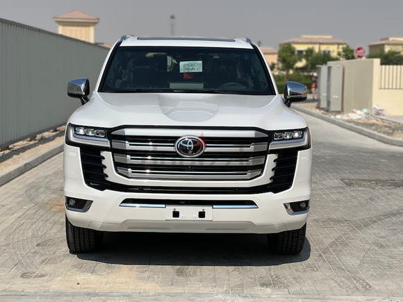 TOYOTA LAND CRUISER VXR 3.5 TWIN TURBO ALFUTTAIM WARRANTY + SERVICE