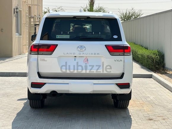 TOYOTA LAND CRUISER VXR 3.5 TWIN TURBO ALFUTTAIM WARRANTY + SERVICE