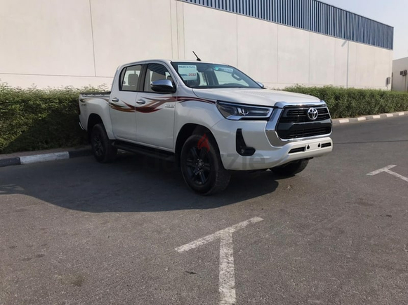 2022 NEWEST HILUX BRAND NEW 2.7 PETROL 4X4 WITH PUSH START