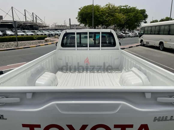 TOYOTA HILUX SINGLE CABIN GL 4*4 2.7 MANUAL PETROL MODEL 2022