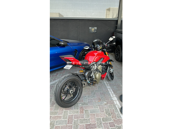 2020 Ducati Streetfighter V4s (immaculate with low mileage)