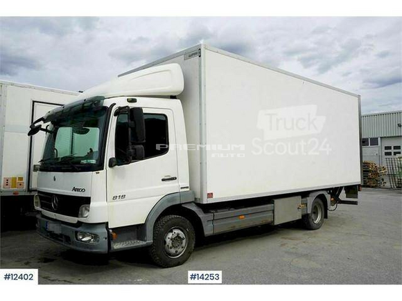Mercedes-Benz - Atego 4x2 box truck w/ backlift. - Фургон