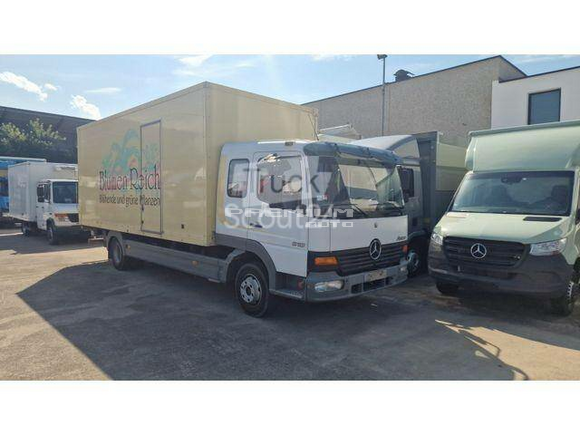 Mercedes-Benz - ATEGO 818 L DOKA 6 Sitzer Koffer 6,10 m LBW 1 T - Фургон