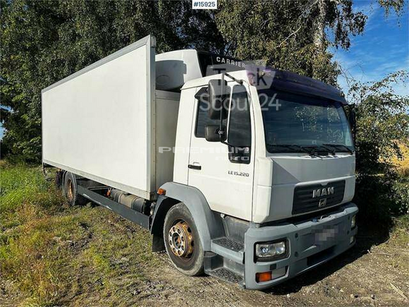 MAN - LE 15.220 Box truck w/ fridge/freezer unit. Low km - Фургон