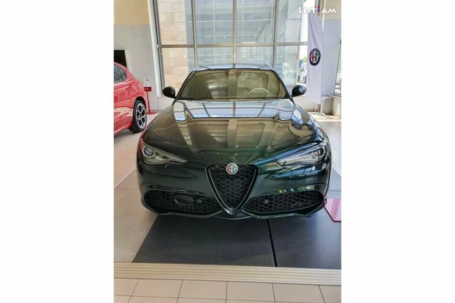 Alfa Romeo Giulia, 2.0 л., 2021 г., почти новый