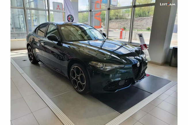 Alfa Romeo Giulia, 2.0 л., 2021 г., почти новый