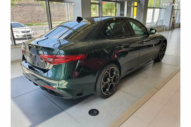 Alfa Romeo Giulia, 2.0 л., 2021 г., почти новый