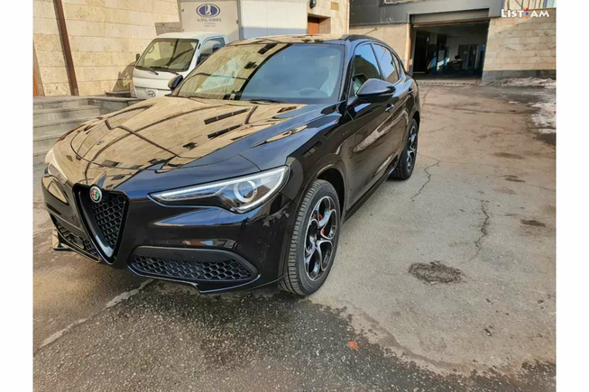 Alfa Romeo Stelvio, 2.0 л., 2021 г., почти новый