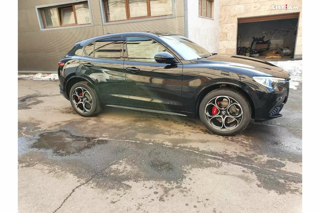 Alfa Romeo Stelvio, 2.0 л., 2021 г., почти новый