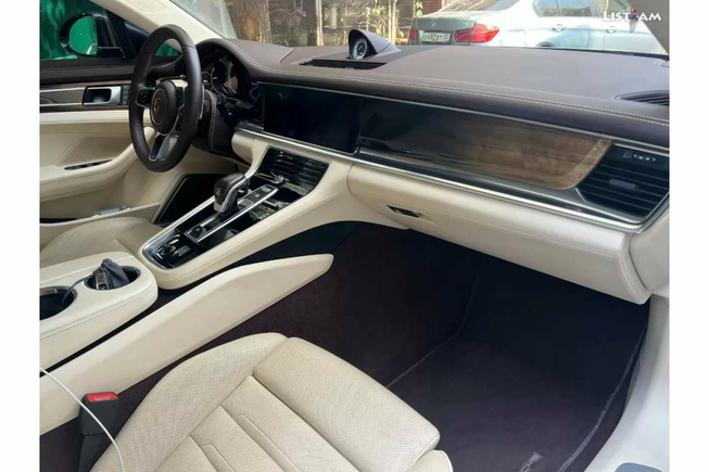 Porsche Panamera, 4.0 л., полный привод, 2018 г.