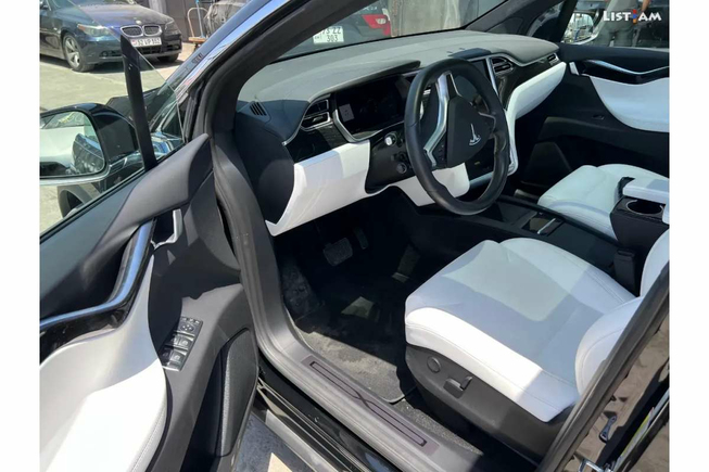 Tesla Model X, электро, полный привод, 2018 г.