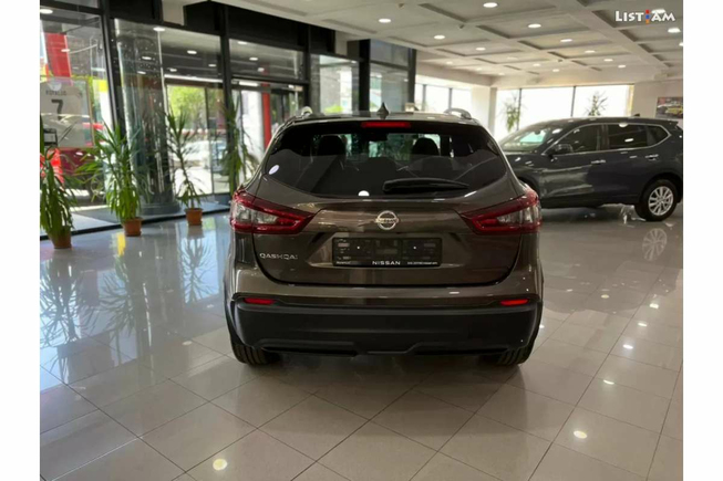 Nissan Qashqai, 2.0 л., полный привод, 2022 г., почти новый