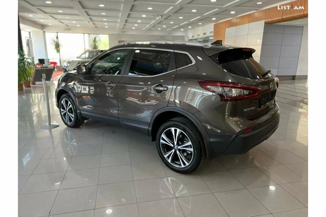 Nissan Qashqai, 2.0 л., полный привод, 2022 г., почти новый