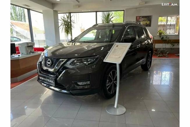 Nissan X-Trail, 2.5 л., полный привод, 2022 г., почти новый