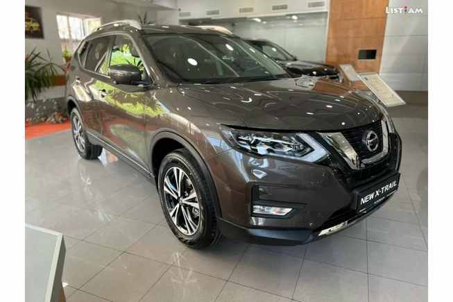 Nissan X-Trail, 2.5 л., полный привод, 2022 г., почти новый