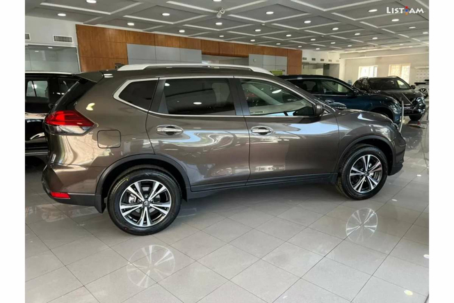 Nissan X-Trail, 2.5 л., полный привод, 2022 г., почти новый